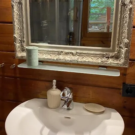 Gemuetliches Holzhaus In Idyllischer Lage *